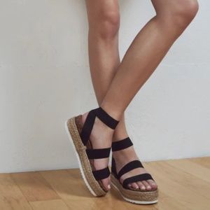 Steve Madden “Kimmie” Sandals size 9 womens NEVER WORN!